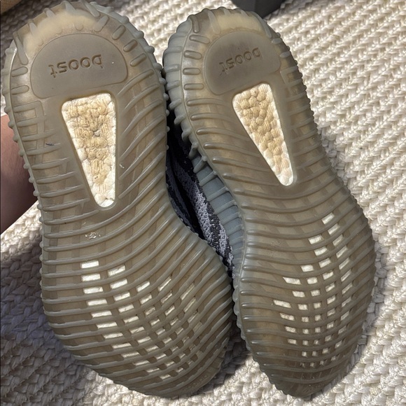 Yeezy Boost Sneakers - Picture 5 of 6